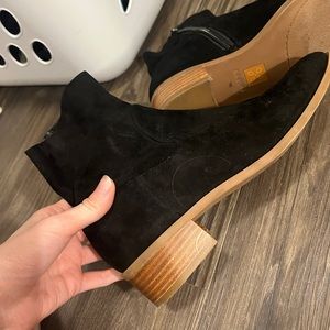 NWOT Nordstrom suede black ankle boots size 7